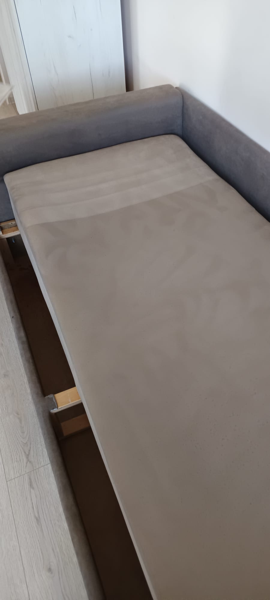 Curățare profesională – canapea extensibilă