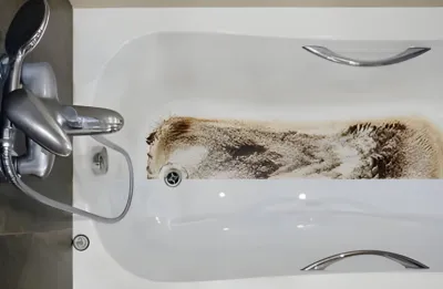 O cada de baie inainte si dupa curatare